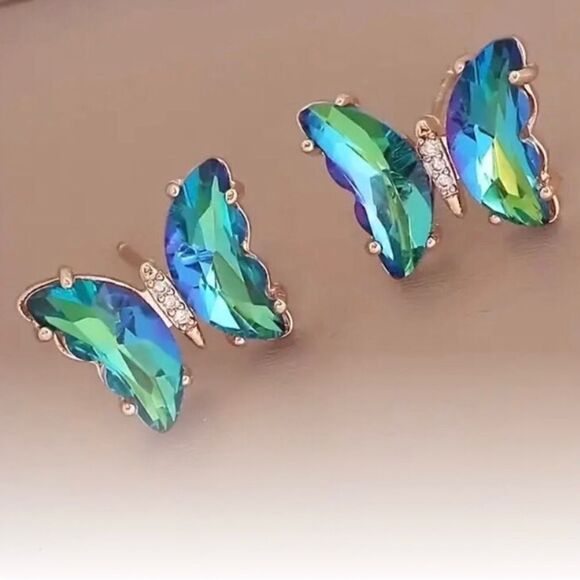 🦋 Betsey Johnson sparkling crystal butterfly earrings 🦋 - Picture 3 of 6